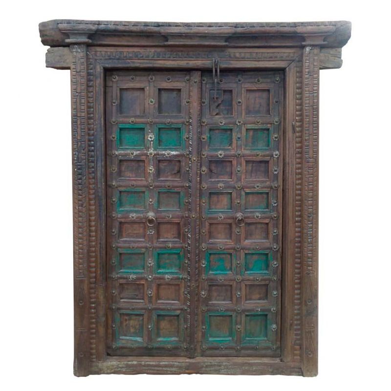 Puertas de madera acabado artesanal marron