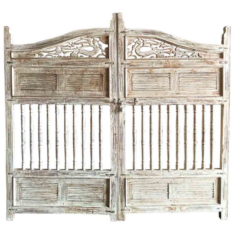 Puertas de madera y metal acabado artesanal blanco